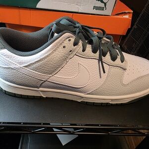 Nike Men's White and Dark Green PHOTON DUST